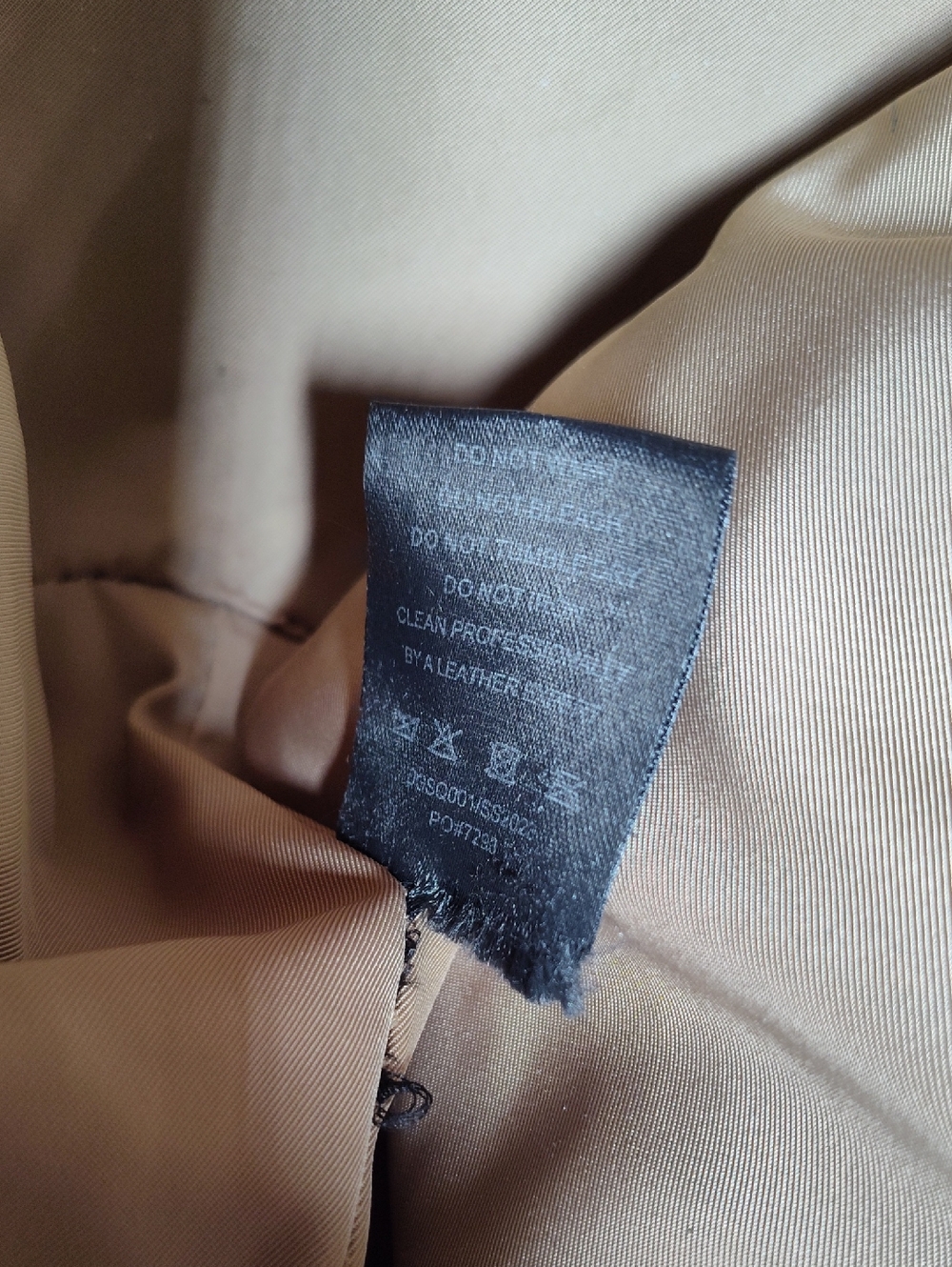 Quince Classic Italian Leather Tote in Cognac - Picture 15 of 16